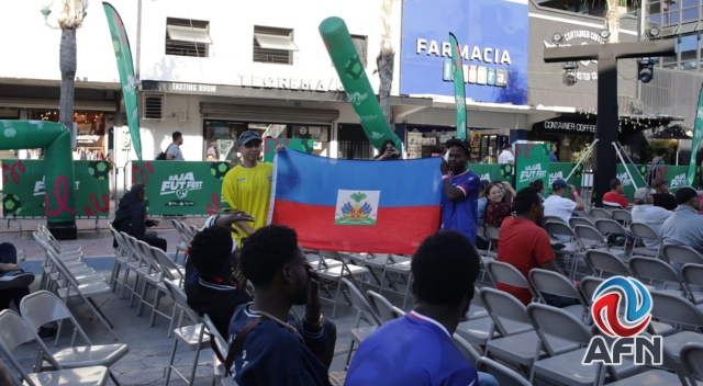 Haitianos realizan caravana en Tijuana previo al partido de su selección en el Mundial