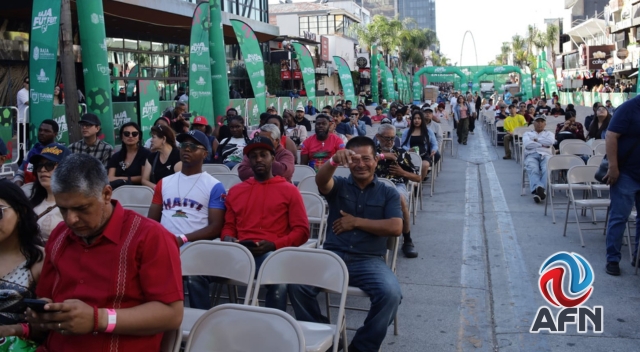 Haitianos realizan caravana en Tijuana previo al partido de su selección en el Mundial