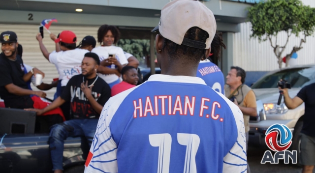 Haitianos realizan caravana en Tijuana previo al partido de su selección en el Mundial