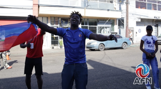 Haitianos realizan caravana en Tijuana previo al partido de su selección en el Mundial