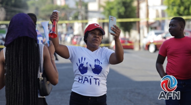 Haitianos realizan caravana en Tijuana previo al partido de su selección en el Mundial