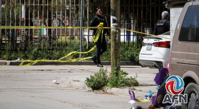 Hallan un muerto en descomposición dentro de camioneta