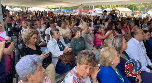 Burgueño tomó protesta a mujeres Embajadoras de la Salud
