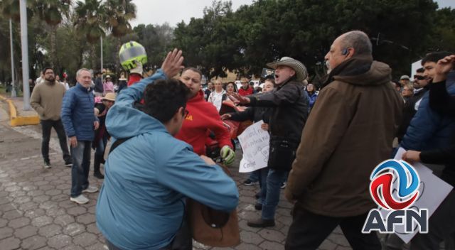 Pelean repartidor y manifestante durante marcha de Generación Z