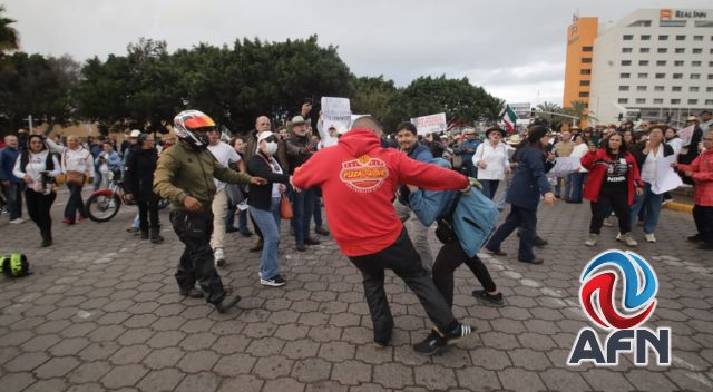 Pelean repartidor y manifestante durante marcha de Generación Z