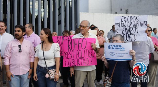 Protestan en Tijuana contra detención de Ernesto Ruffo y exigen piso parejo en investigaciones