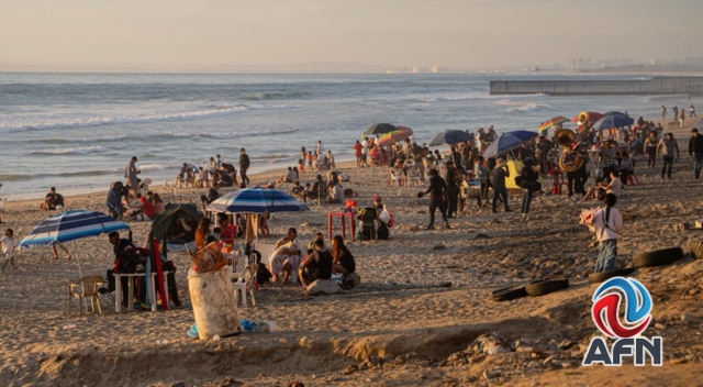 Rescatan a dos menores en peligro de ahogarse en Playas de Tijuana