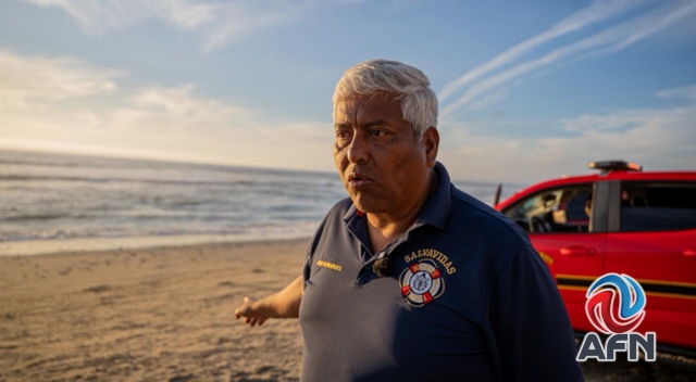 Rescatan a dos menores en peligro de ahogarse en Playas de Tijuana