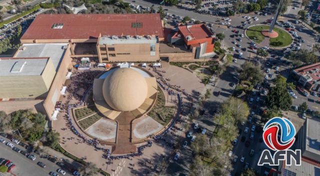 Partieron monumental Rosca de Reyes en el Cecut