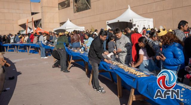 Partieron monumental Rosca de Reyes en el Cecut