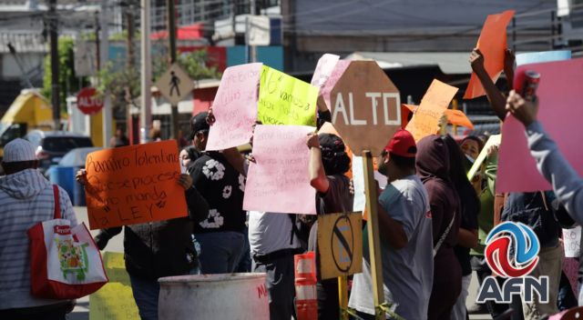 Ex reclusos y familiares de presos se manifiestan en contra de Tolentino Téllez