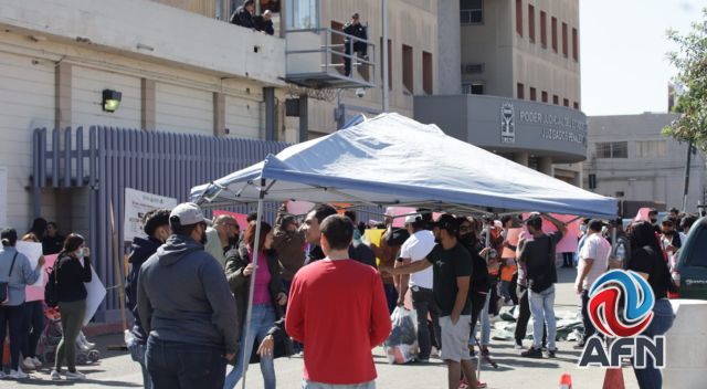 Ex reclusos y familiares de presos se manifiestan en contra de Tolentino Téllez