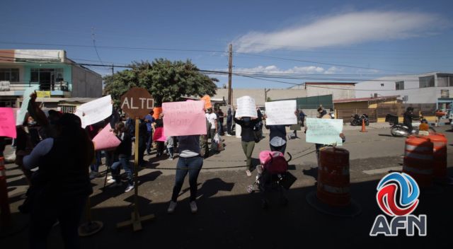 Ex reclusos y familiares de presos se manifiestan en contra de Tolentino Téllez