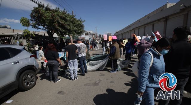 Ex reclusos y familiares de presos se manifiestan en contra de Tolentino Téllez