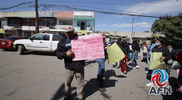 Ex reclusos y familiares de presos se manifiestan en contra de Tolentino Téllez