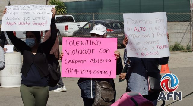 Ex reclusos y familiares de presos se manifiestan en contra de Tolentino Téllez