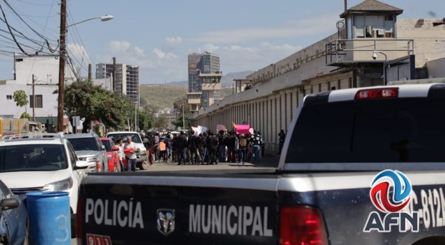 Ex reclusos y familiares de presos se manifiestan en contra de Tolentino Téllez