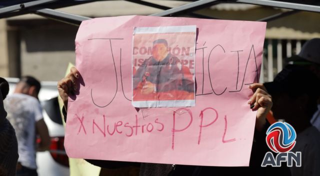 Ex reclusos y familiares de presos se manifiestan en contra de Tolentino Téllez