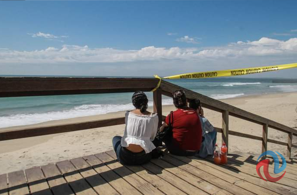 Residentes de Tijuana acuden a Playas, pese al cierre de la zona