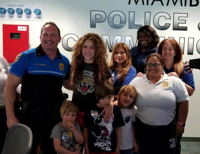 Sorprende Shakira con habilidad para el boxeo