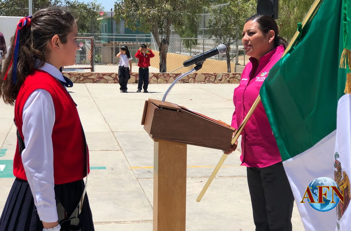 Abanderan escolta de primaria