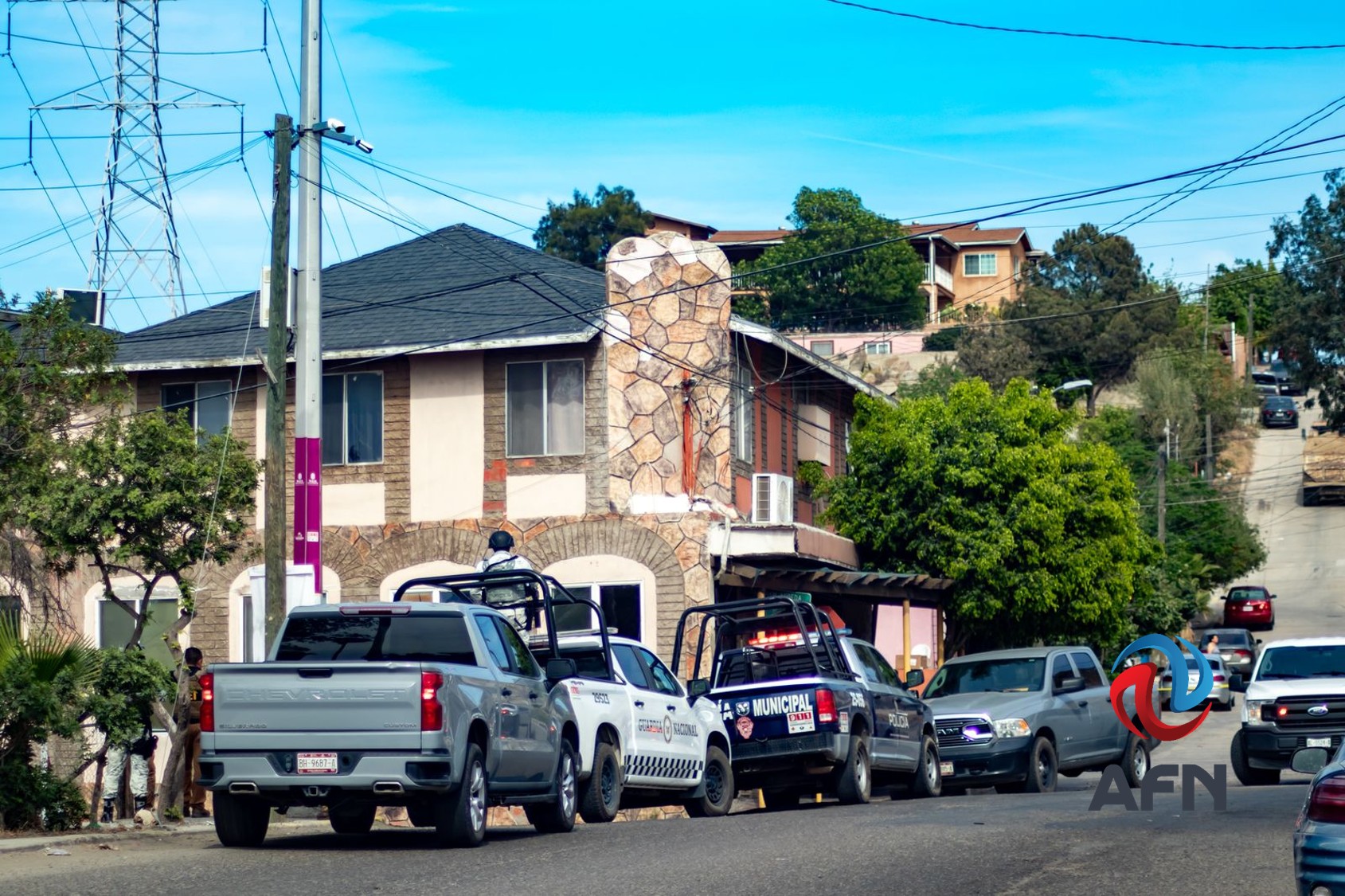 Hallan cuerpo mutilado en un vehículo abandonado en Tecate
