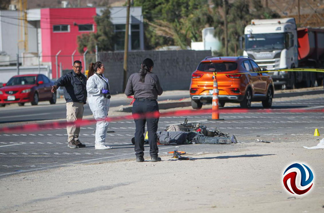 Muere motociclista tras impactar contra un camión en la libre Tijuana-Tecate