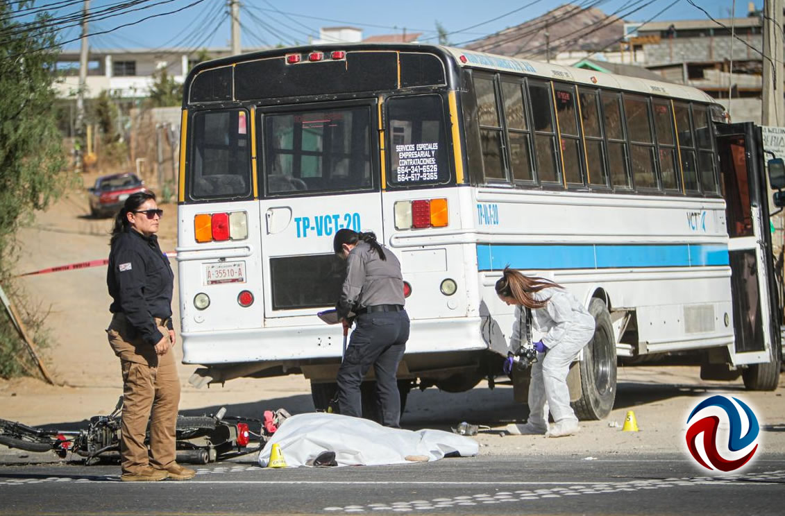Muere motociclista tras impactar contra un camión en la libre Tijuana-Tecate
