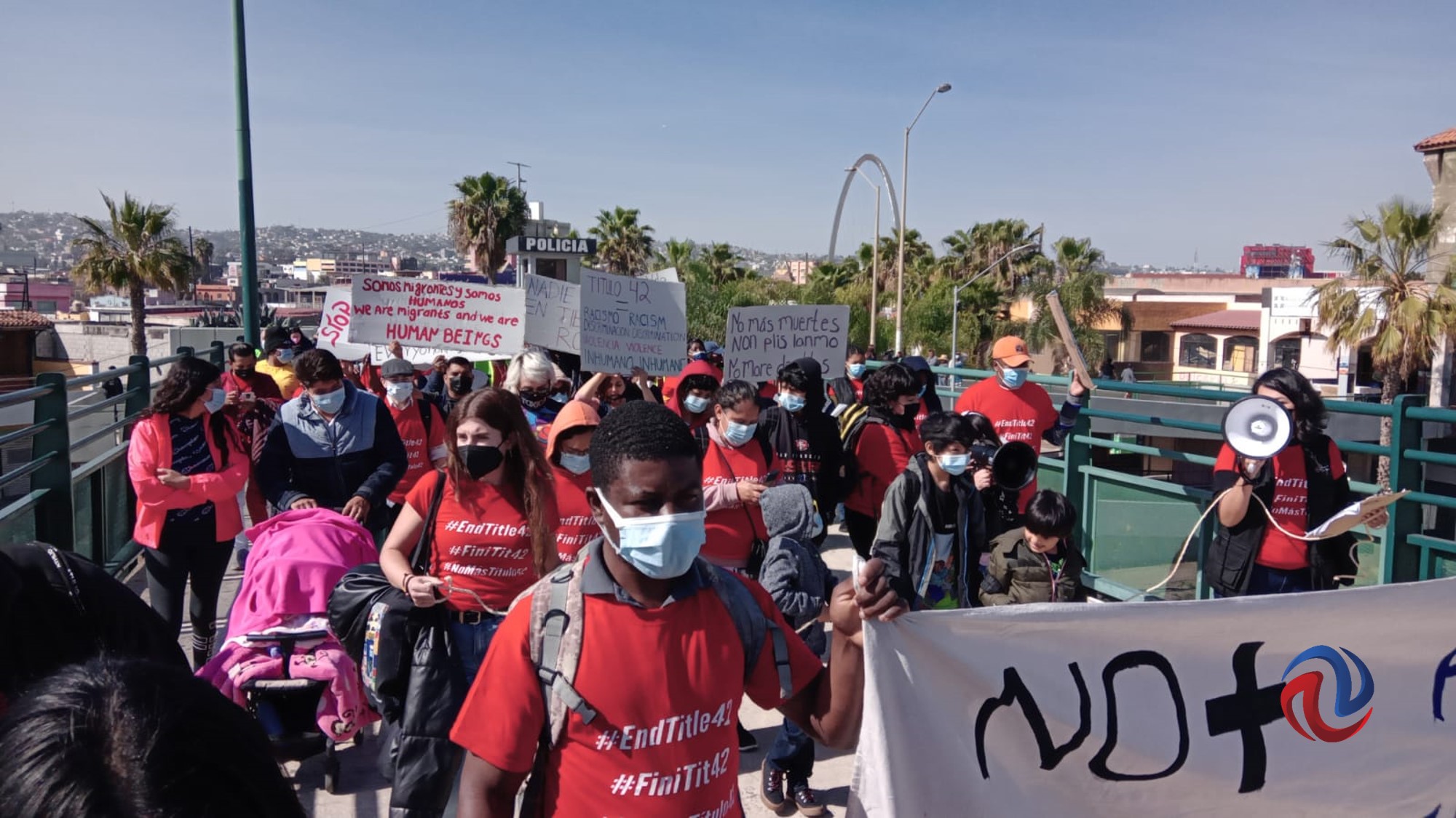 Protestan migrantes y activistas en el puerto de entrada de SY