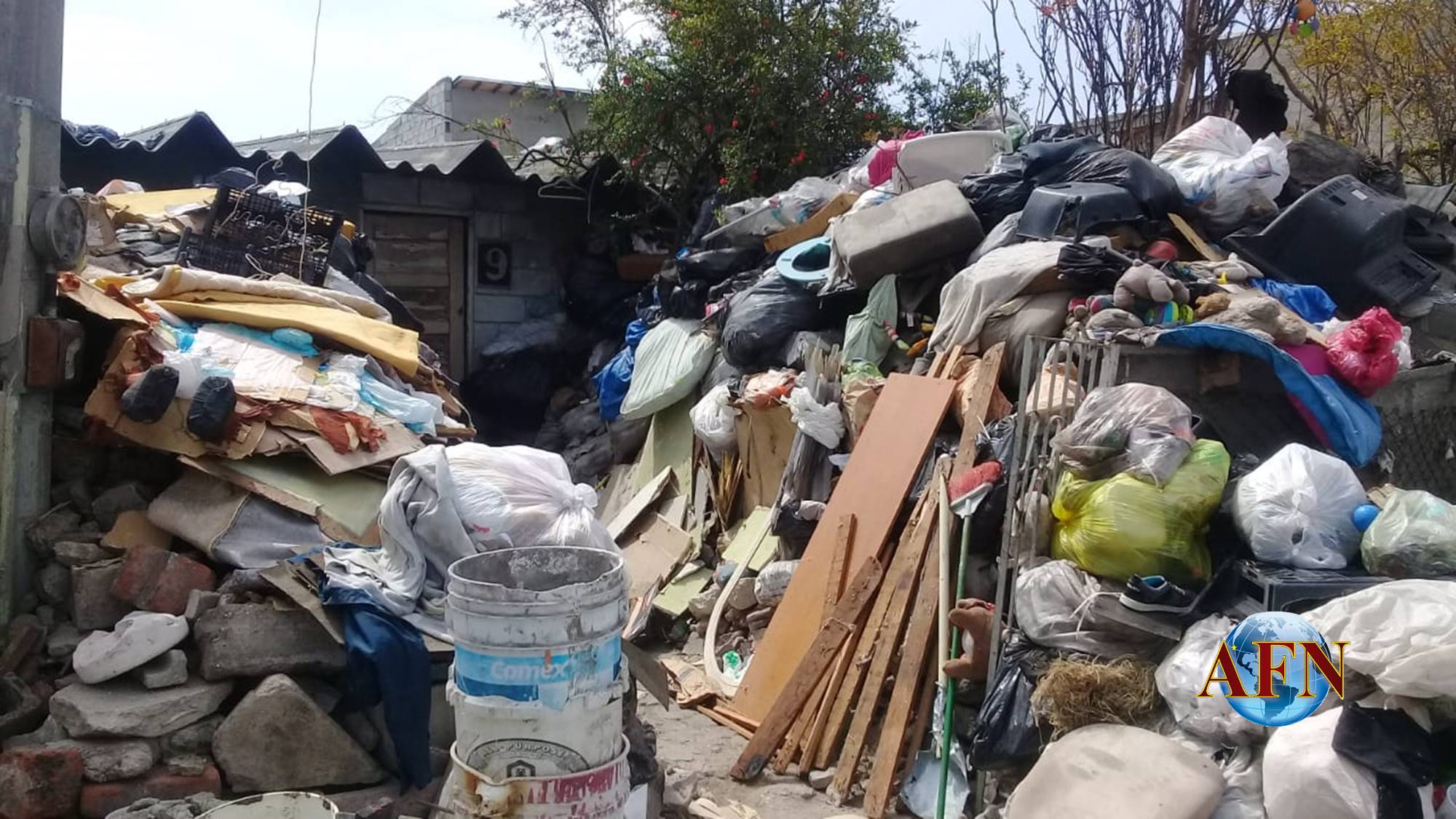 Acumulador de basura preocupa a vecinos de 70-76