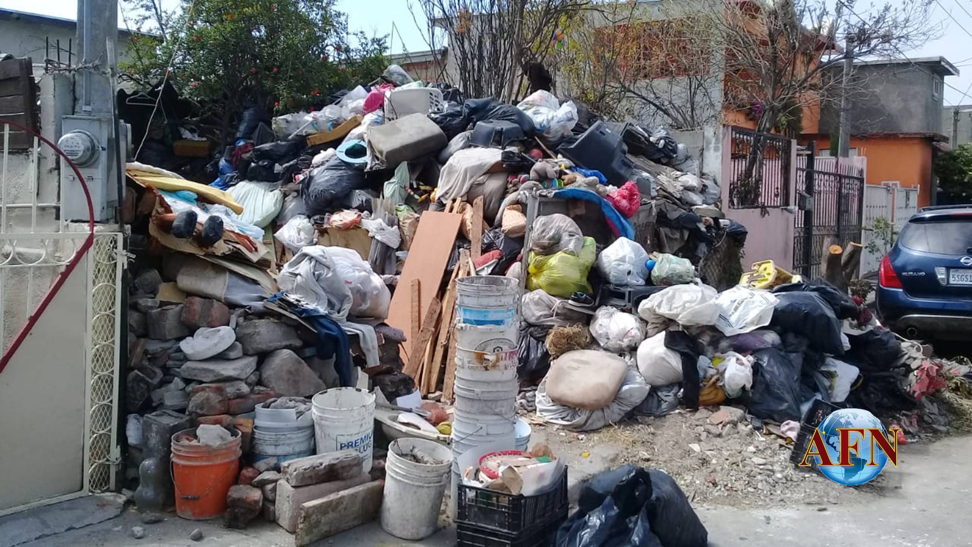 Acumulador de basura preocupa a vecinos de 70-76