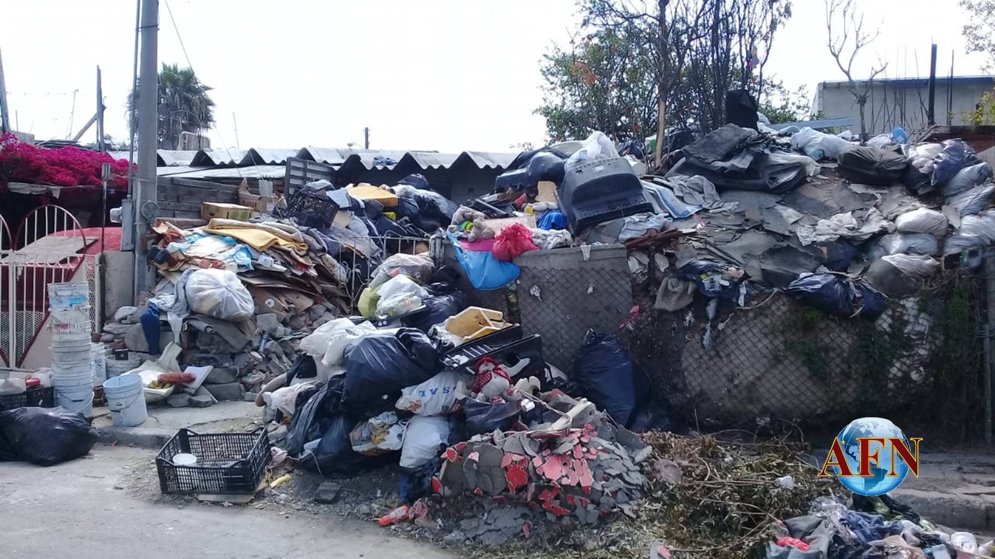 Acumulador de basura preocupa a vecinos de 70-76