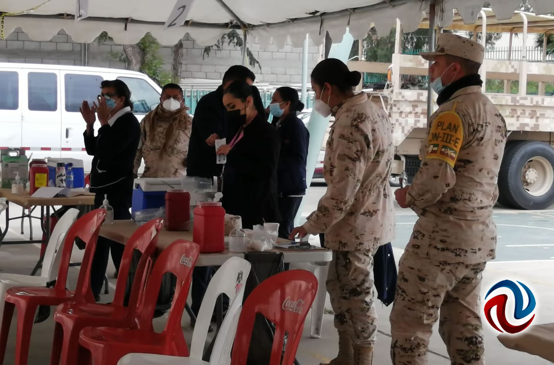 Muestran optimismo tras recibir segunda dosis de la vacuna