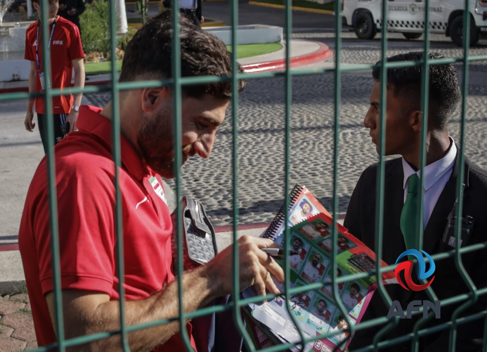 Aficionados mexicanos e iraníes manifiestan su apoyo a la selección de Irán en Tijuana