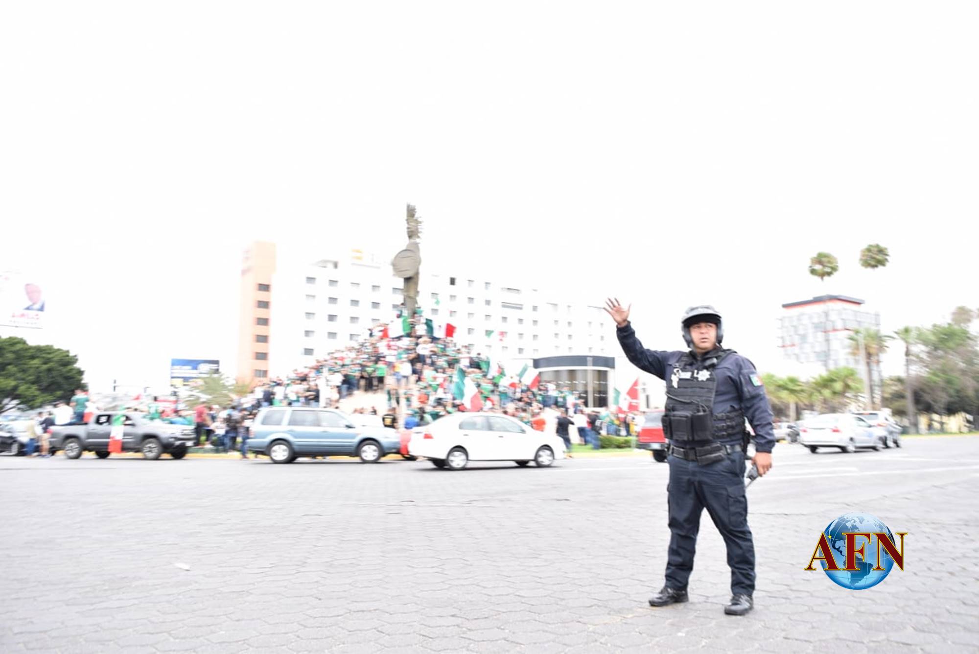 Aficionados festejan triunfo de México 