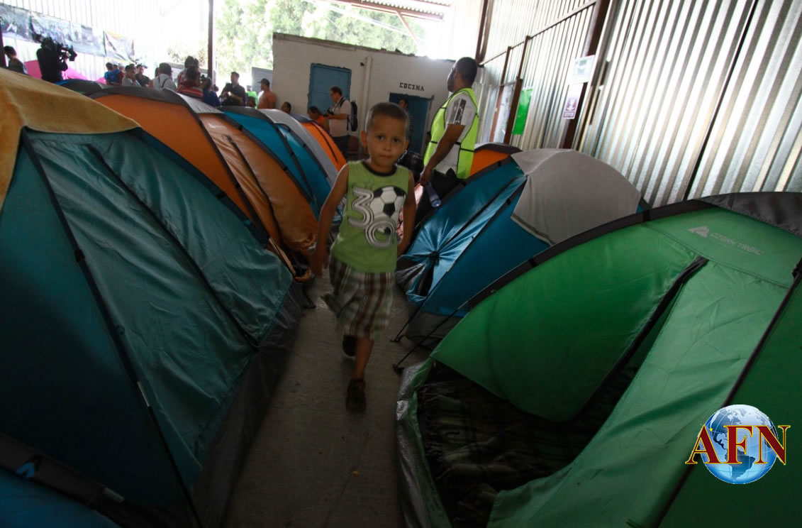 Se llenan albergues; urge campamento