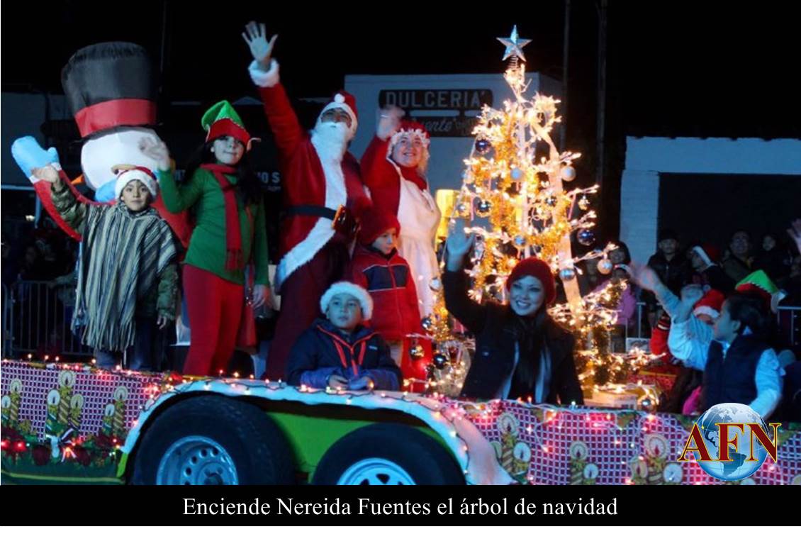 Alcaldes encienden luces de Navidad