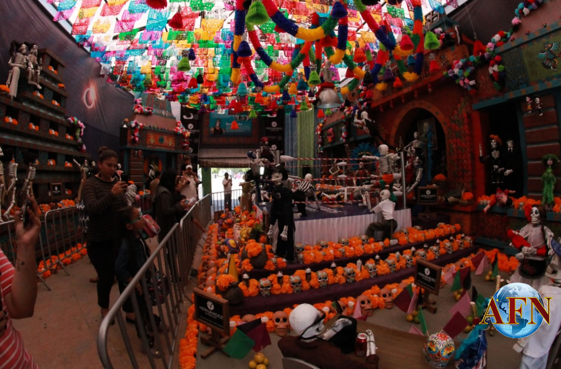 Dedican Altar de Muertos a luchadores