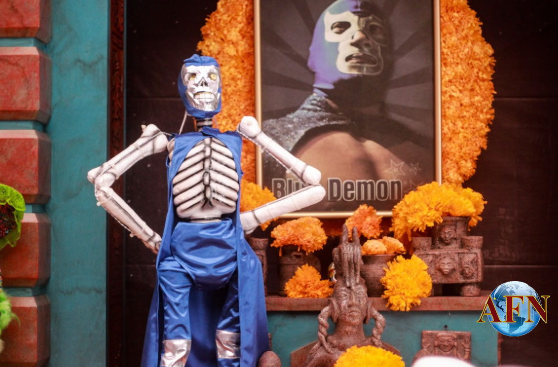 Dedican Altar de Muertos a luchadores