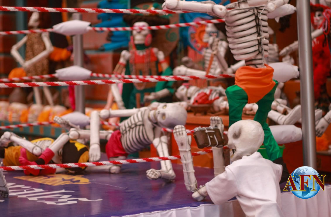 Dedican Altar de Muertos a luchadores