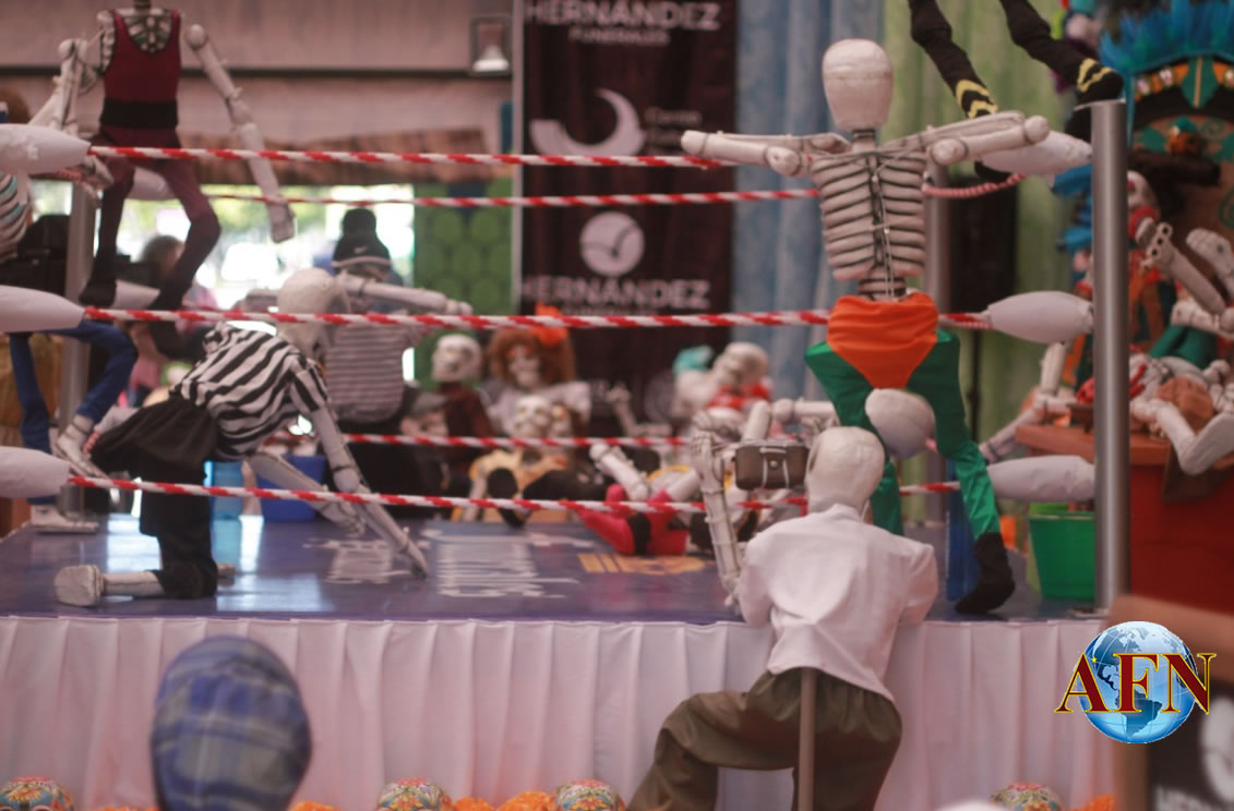 Dedican Altar de Muertos a luchadores