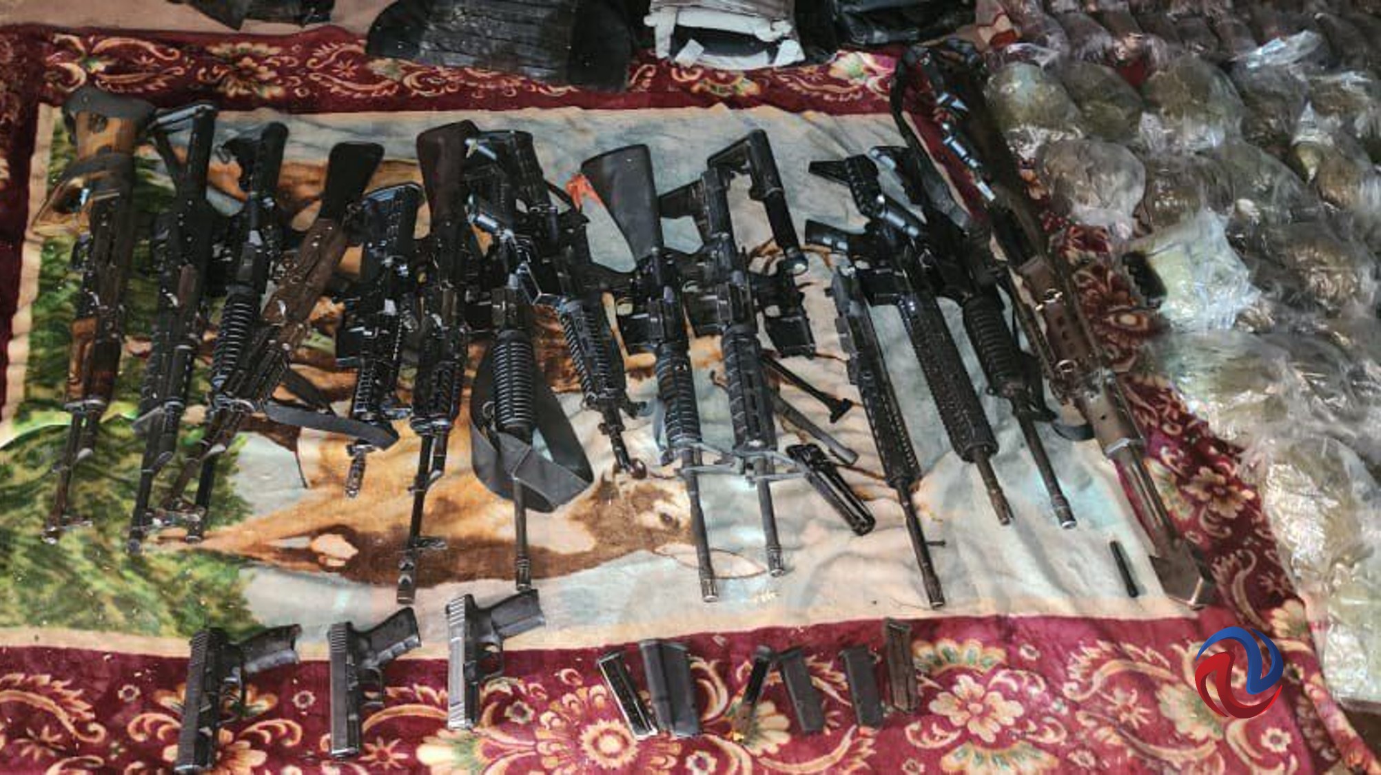 Detienen a cuatro personas con armas, drogas y chalecos blindados