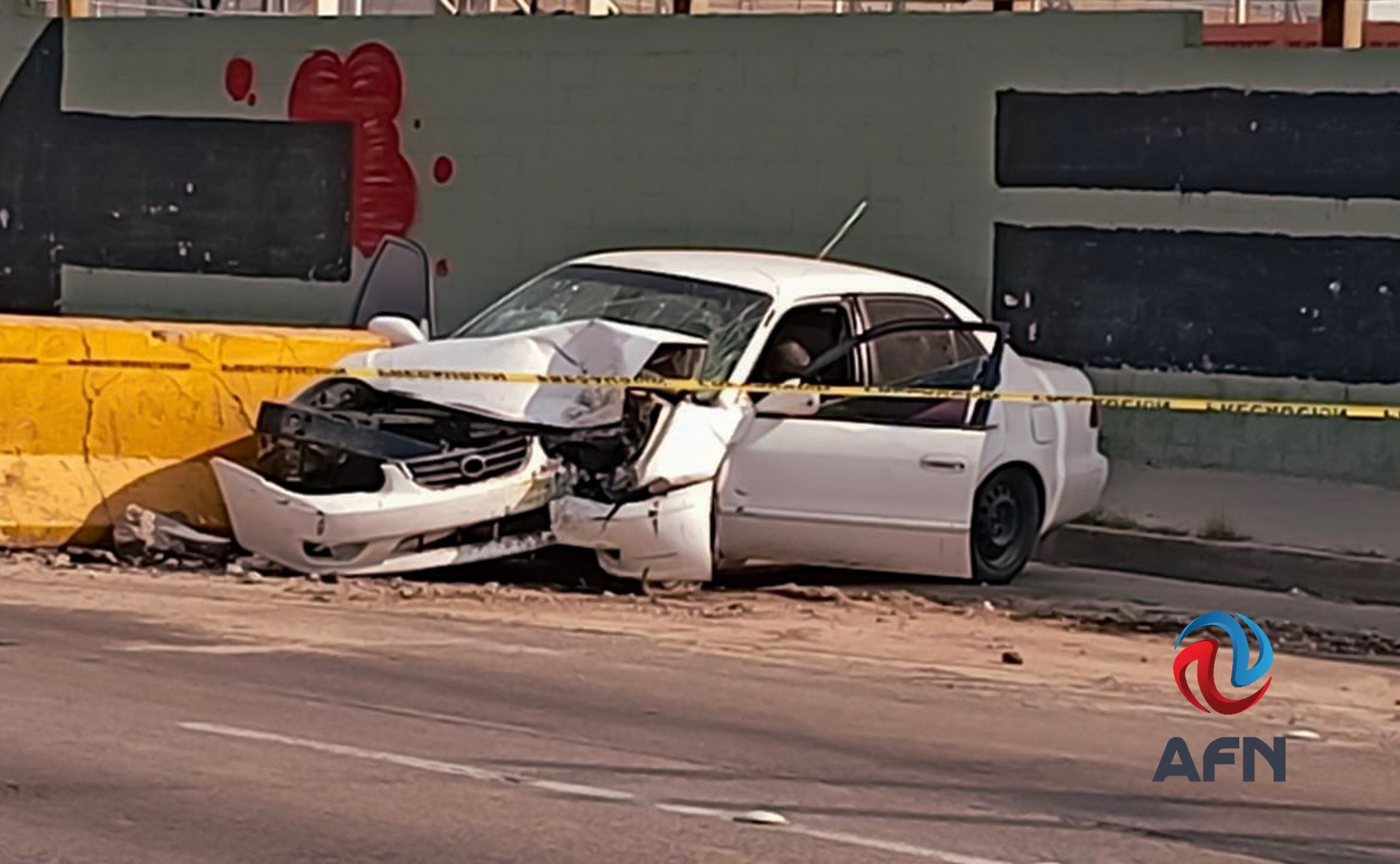 Muere automovilista al impactar contra un muro en la carretera Aeropuerto