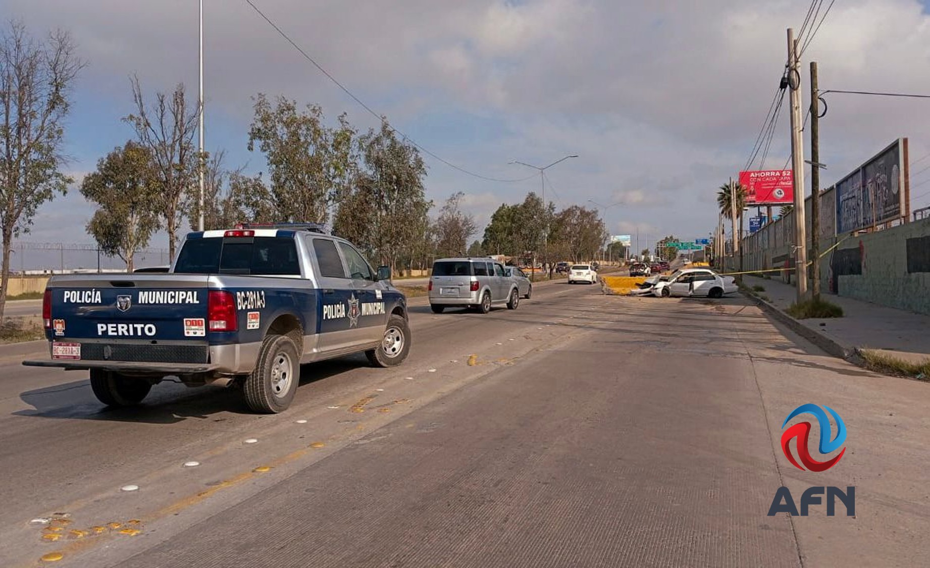 Muere automovilista al impactar contra un muro en la carretera Aeropuerto