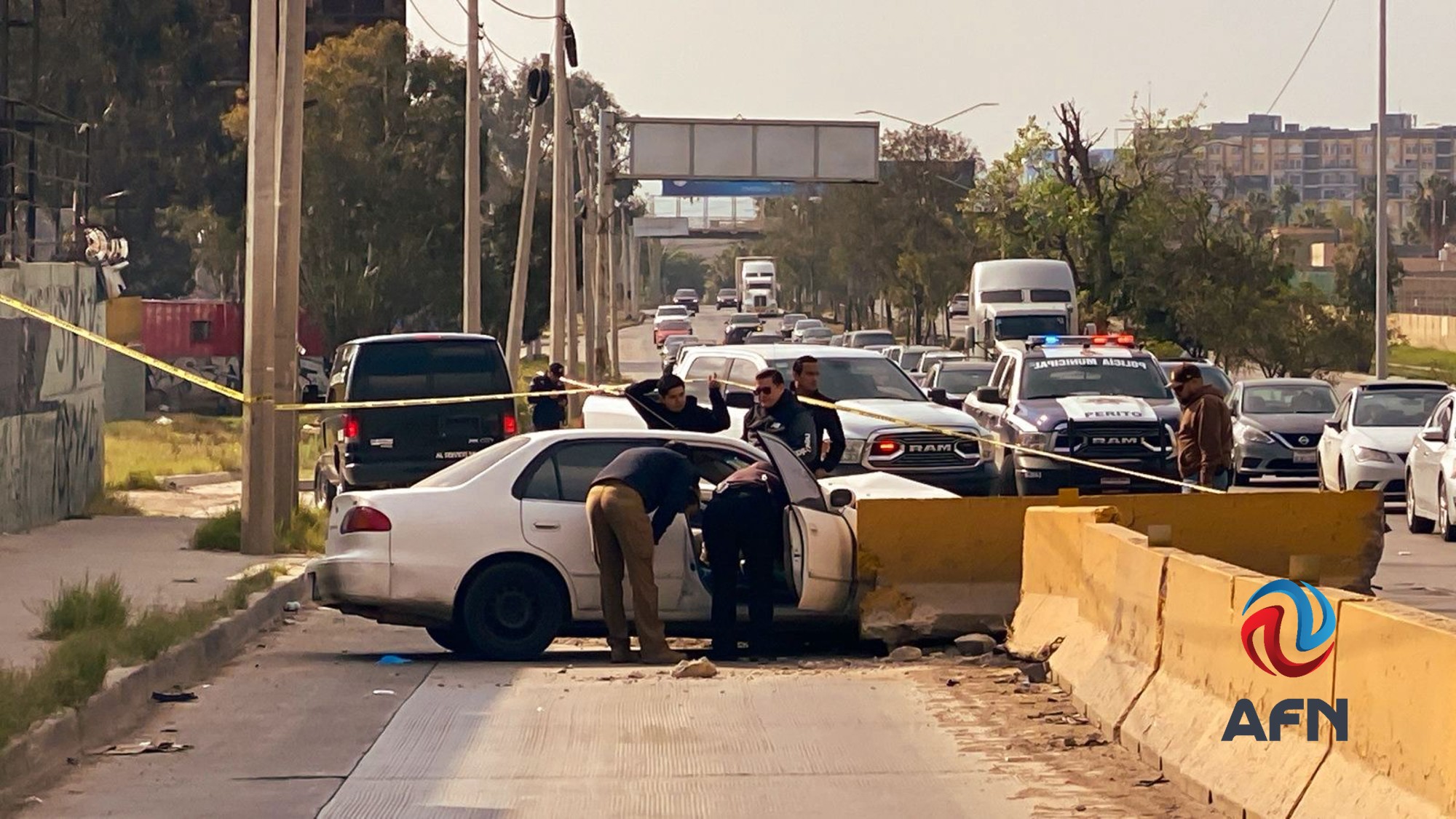Muere automovilista al impactar contra un muro en la carretera Aeropuerto