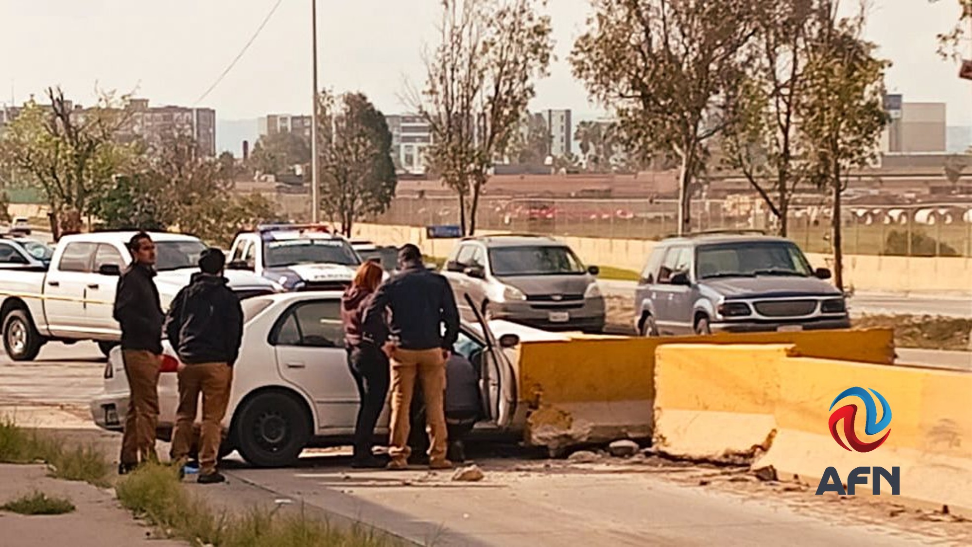 Muere automovilista al impactar contra un muro en la carretera Aeropuerto