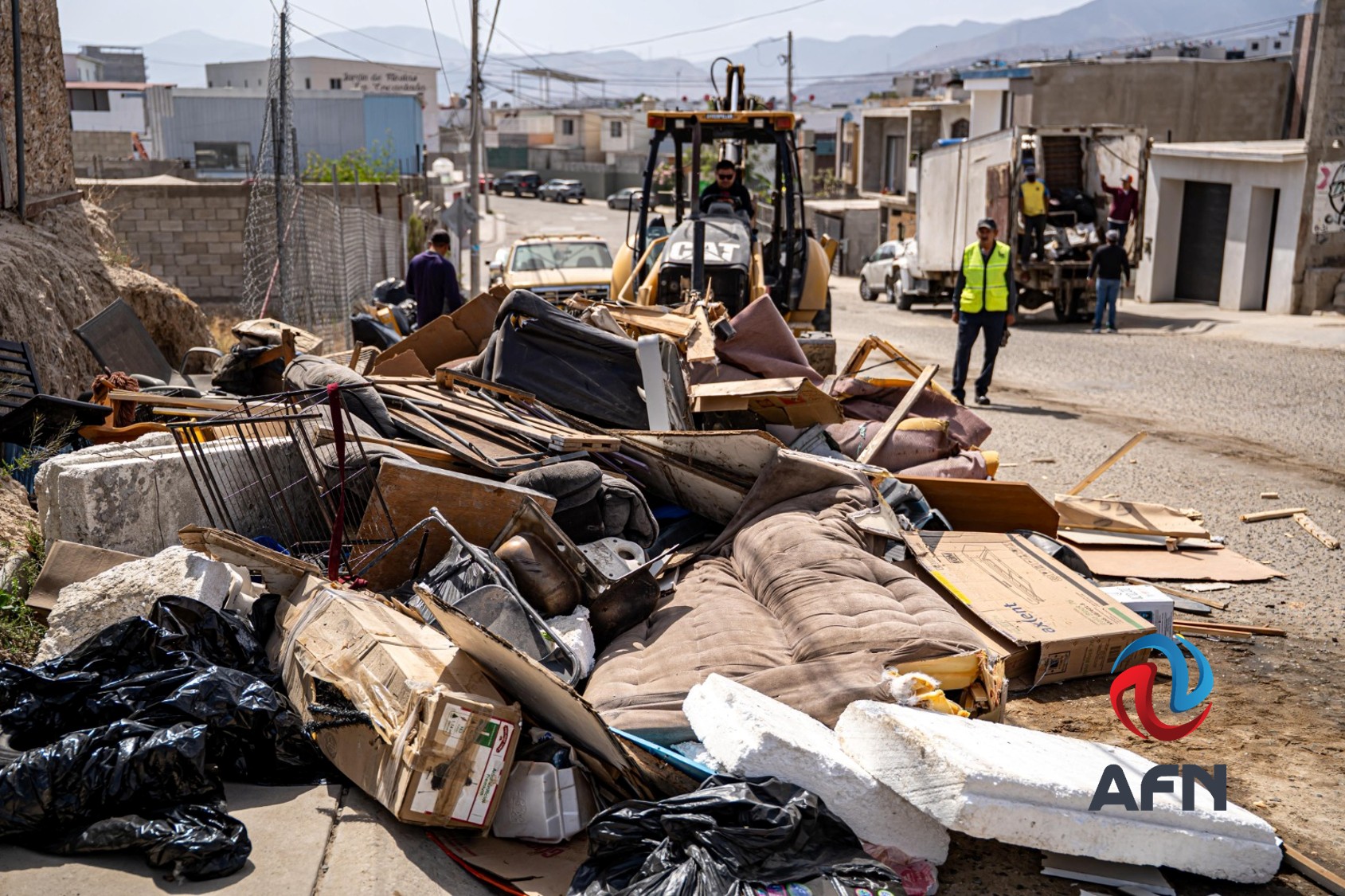Retiran alrededor de 55 toneladas de basura pesada en colonias de Tijuana
