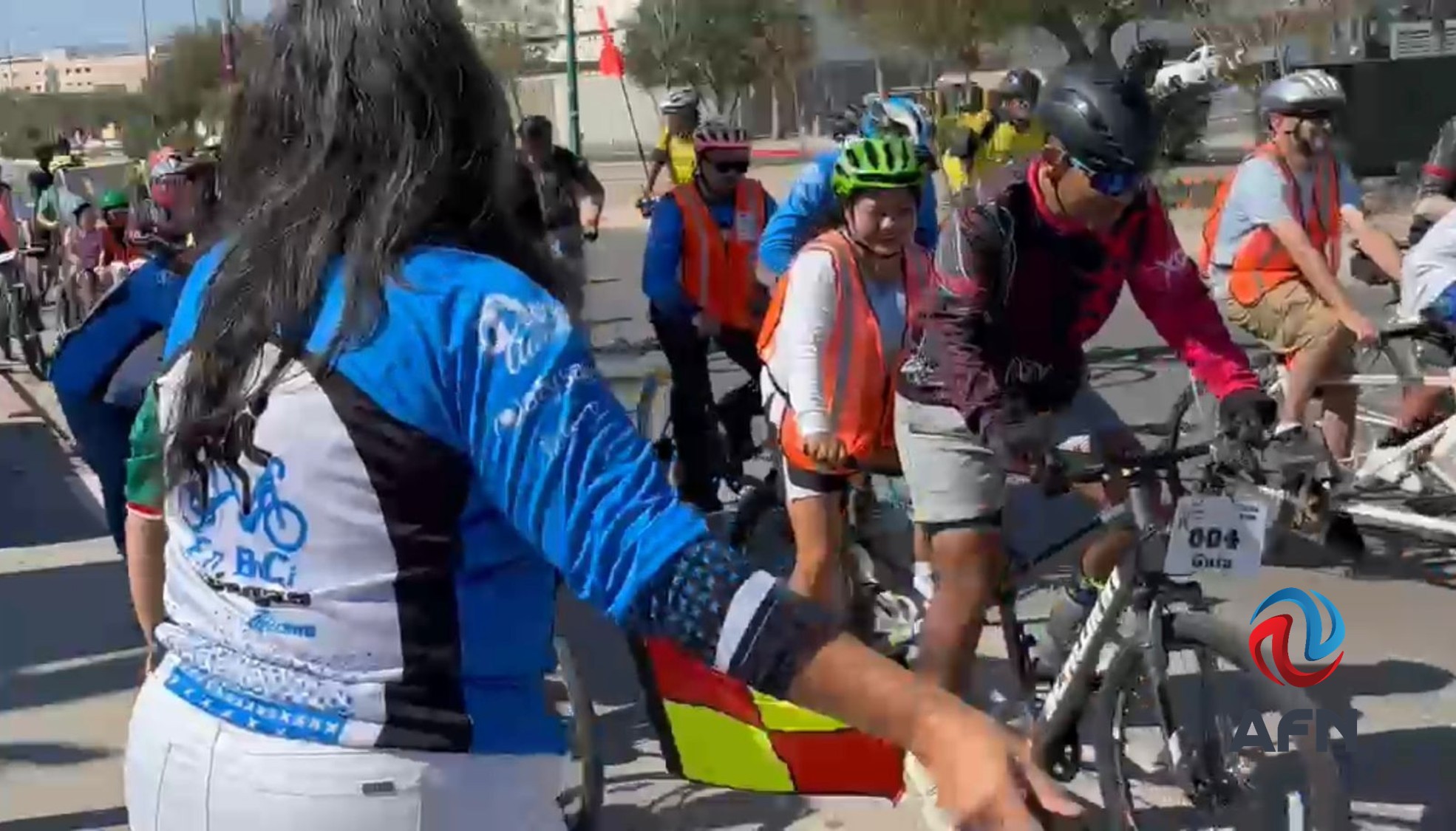 Participan tijuanenses en el Paseo en bici a ciegas