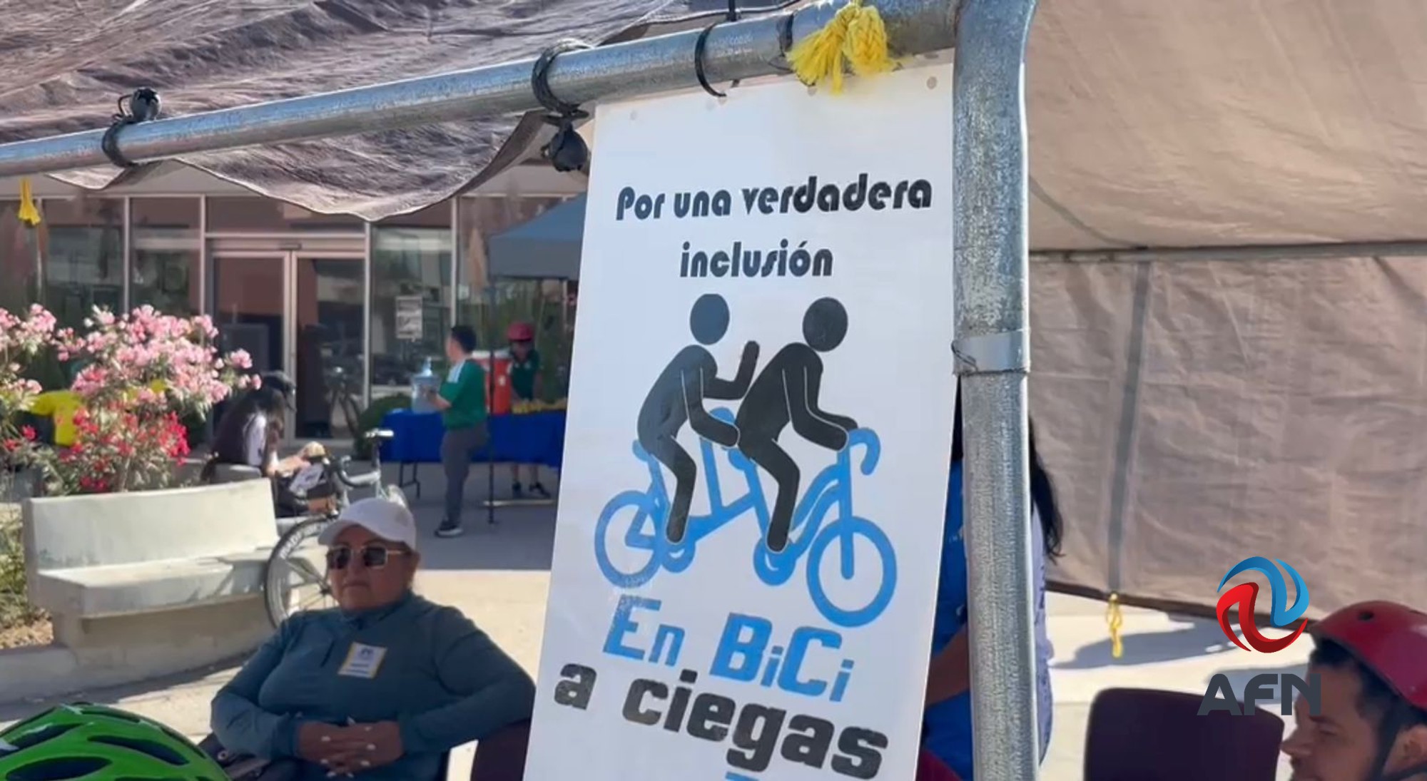 Participan tijuanenses en el Paseo en bici a ciegas