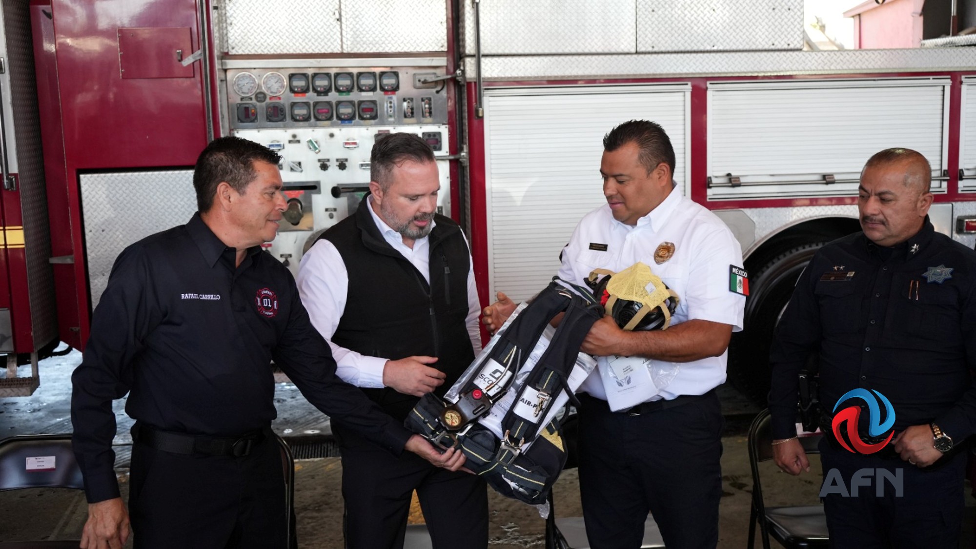 Entregan a Bomberos de Tijuana equipo con valor de más de 53 mdp